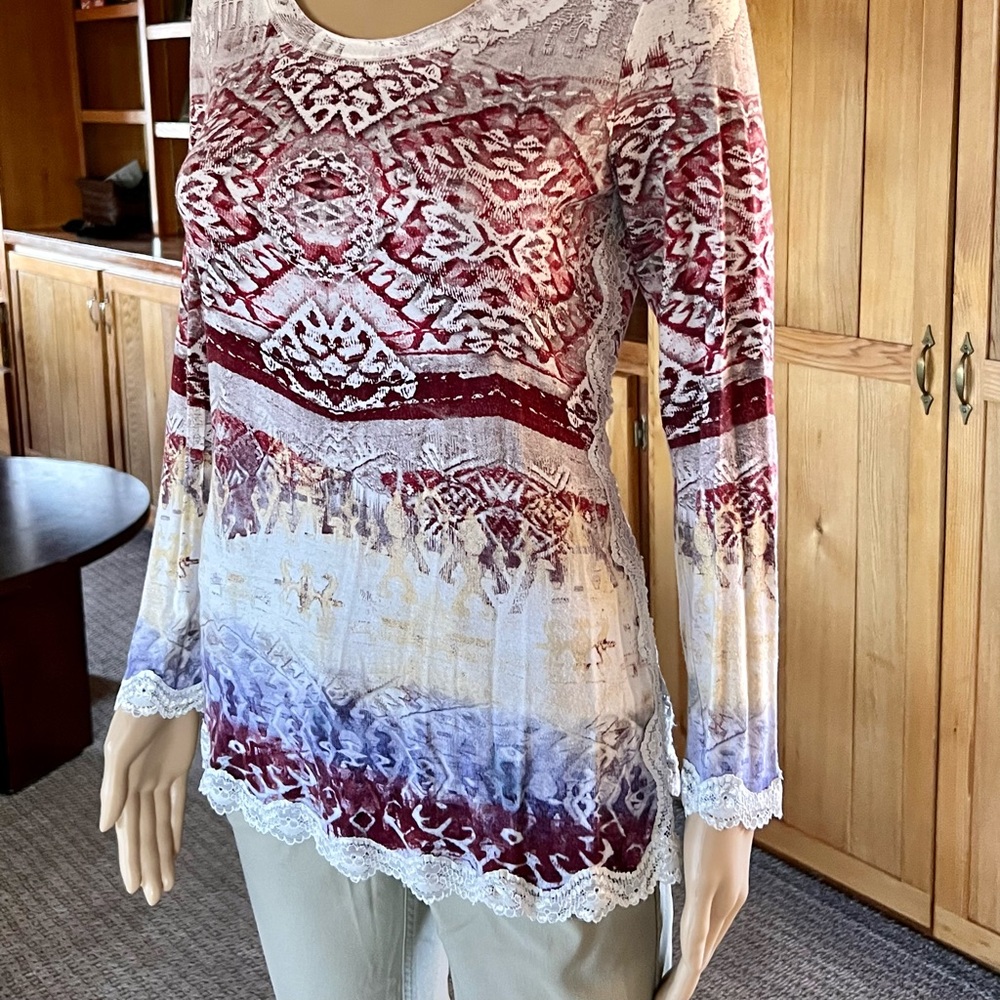 Long sleeve shirt with lace hem